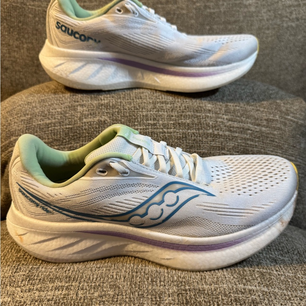 Saucony Ride 18 Women's White Running Shoes with Teal & Purple Accents Size 9.5